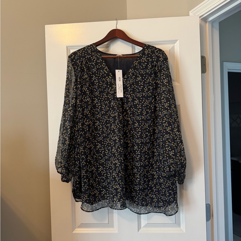Floral Print Women's Top - Navy and Cream. NWT. Size 3X